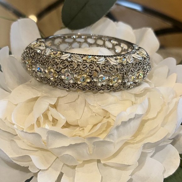 Silver Crystal White Flower Chunky Bangle Bracelet - Picture 3 of 7